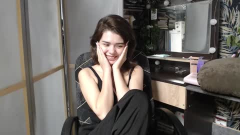 Snapshot of legenda_liya chatting on October 21, 5:12 am Liya online show from October 21, 5:12 am