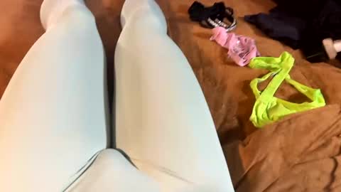 leggingslover7 online show from December 5, 1:01 pm