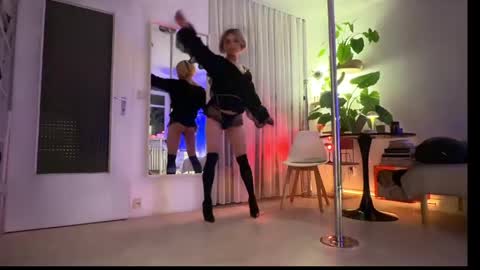 legsylegsinton online show from April 17, 10:23 pm