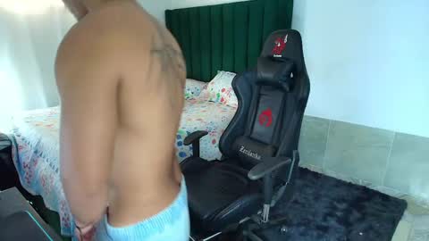  Lei  online show from April 15, 7:58 pm