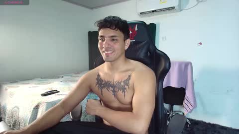 Snapshot of lei_77 chatting on February 18, 4:37 am Lei online show from February 18, 4:37 am