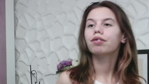 leiahux online show from May 14, 4:32 am