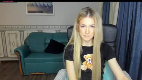 Leila Morriss online show from December 8, 7:11 pm