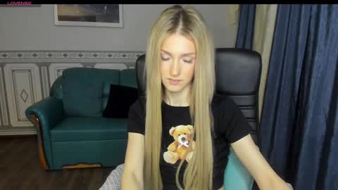 Leila Morriss online show from December 8, 10:14 pm