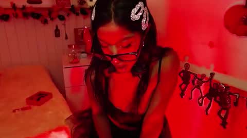 leilaebony_ online show from October 19, 2:11 pm