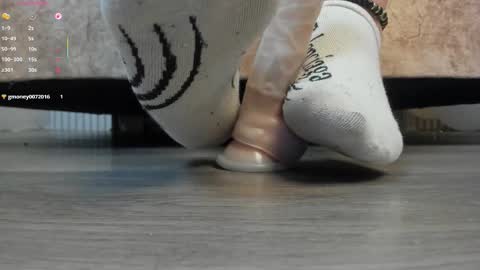 leilapons online show from December 22, 9:32 pm