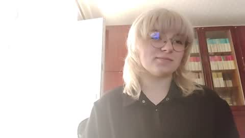 Lily online show from June 27, 8:20 am