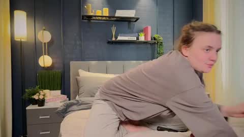 Lela online show from March 7, 1:20 am