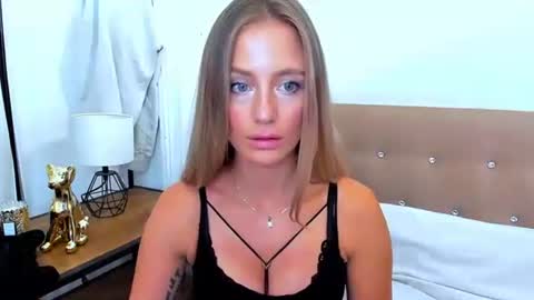 lena_sexi online show from September 18, 7:01 am