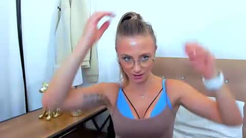 lena_sexi online show from September 16, 8:34 pm
