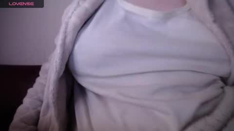 lenagolden online show from March 27, 1:01 pm