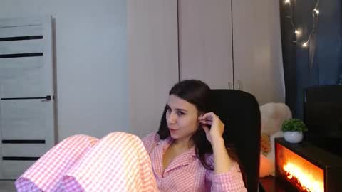 lenagordon online show from November 27, 10:45 am