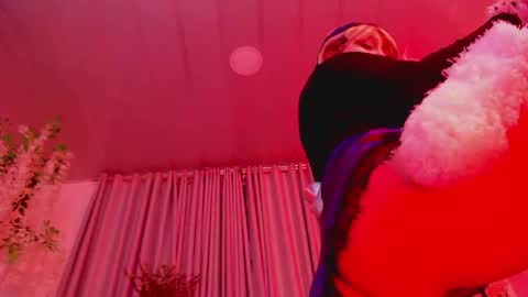 Lenna Kang online show from March 28, 6:31 pm