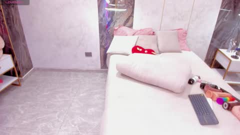 Lenathompson online show from February 27, 5:44 am