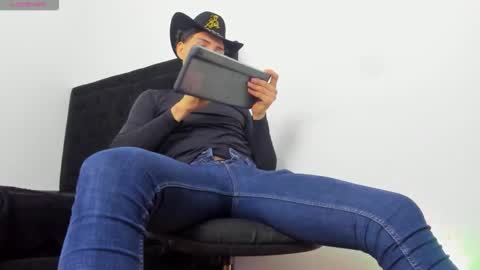 maximo frank online show from March 1, 3:00 am