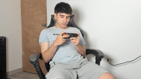 Leo Jones online show from January 12, 11:34 pm