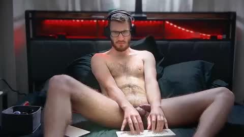 Snapshot of leobiggy227 chatting on December 9, 6:55 am LeoBiggy online show from December 9, 6:55 am