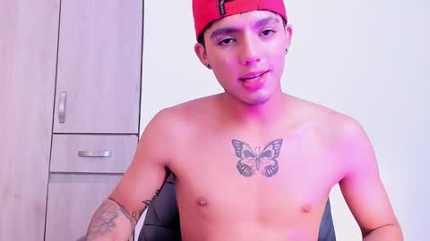 leohard_ online show from January 5, 5:27 pm