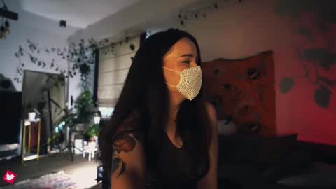 Snapshot of leonamell chatting on October 8, 1:35 am Leo online show from October 8, 1:35 am