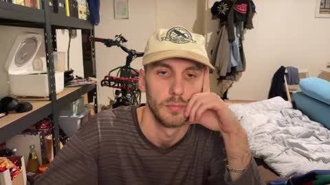 Leon online show from December 15, 5:53 pm