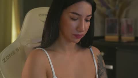 Leora online show from November 16, 4:20 pm