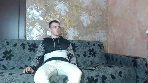 Snapshot of leoroman chatting on October 23, 10:17 am leoroman online show from October 23, 10:17 am