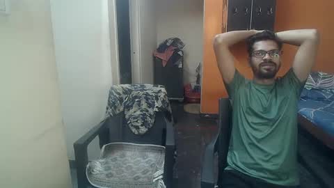 Snapshot of leosbroad chatting on February 17, 5:12 pm Leo online show from February 17, 5:12 pm
