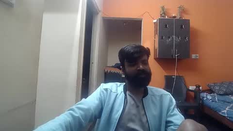 Snapshot of leosbroad chatting on December 4, 1:58 pm Leo online show from December 4, 1:58 pm