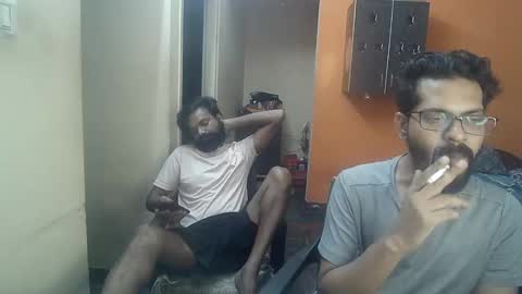 Snapshot of leosbroad chatting on February 1, 5:47 pm Leo online show from February 1, 5:47 pm