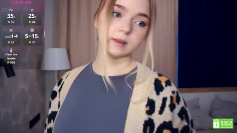 Hello everyone Im Lora Its my first day Were going to have fun together online show from October 30, 5:19 am