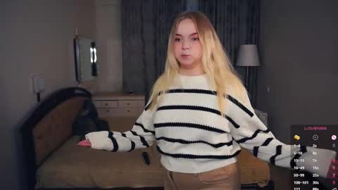 Snapshot of leotafredericks chatting on October 6, 5:14 am Hello everyone Im Lora Its my first day Were going to have fun together online show from October 6, 5:14 am