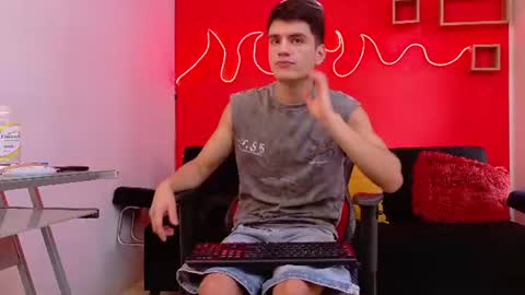 leotease online show from July 25, 7:45 pm