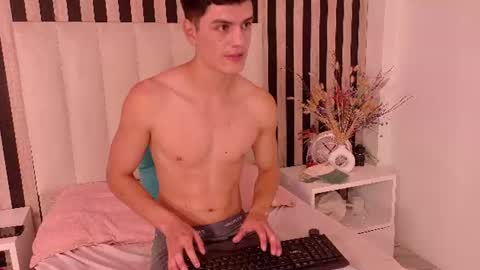 leotease online show from July 8, 7:39 pm