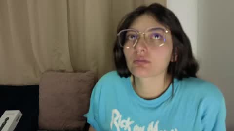 lessliee online show from April 19, 7:53 am