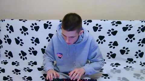 lester_broo online show from April 19, 10:23 pm