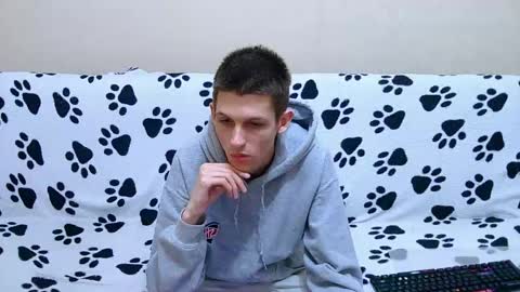 lester_broo online show from May 10, 10:49 pm
