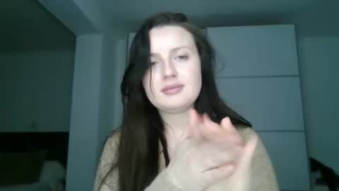 Melly online show from February 16, 7:01 pm