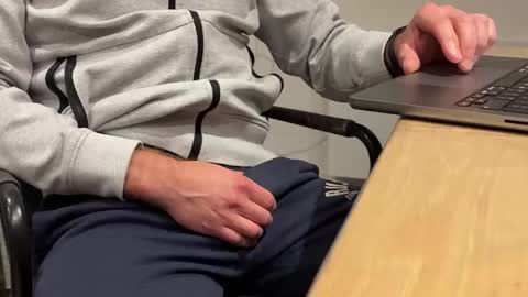 leukurrt online show from October 13, 6:32 pm