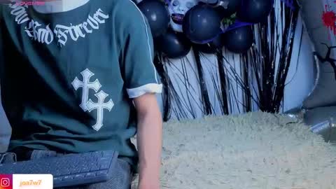 Levi  online show from October 18, 7:29 pm