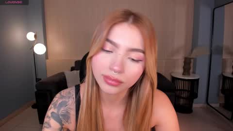 Lexie  online show from February 18, 7:46 pm