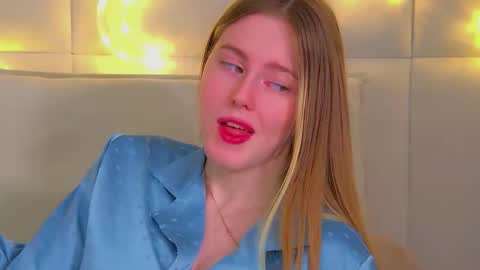 Lexi online show from December 3, 6:36 am