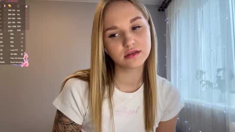 Mia online show from December 2, 11:19 am