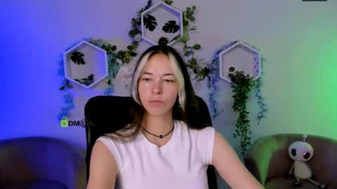 lia_dream_ online show from July 3, 8:30 am