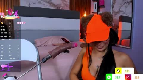 Snapshot of lia_roux1 chatting on October 21, 3:11 am Camila online show from October 21, 3:11 am