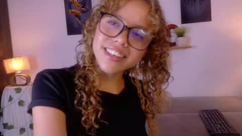 Juliana online show from May 15, 6:59 pm