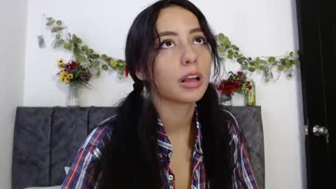   lia  online show from January 30, 9:47 pm