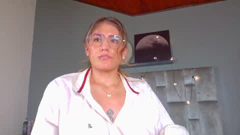 L I A   online show from July 7, 7:23 am