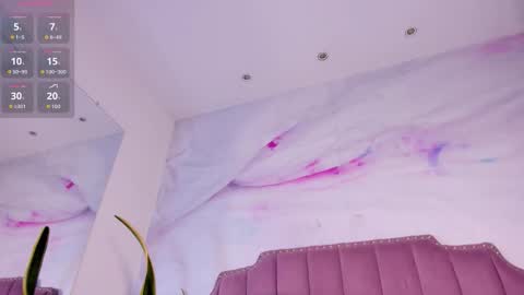 liaguzman online show from December 23, 4:51 am