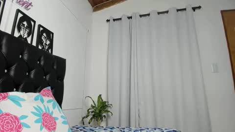 Lia Kent online show from December 1, 8:44 pm