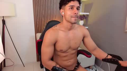 Snapshot of liam_colliins chatting on February 21, 5:42 pm Liam Collins online show from February 21, 5:42 pm